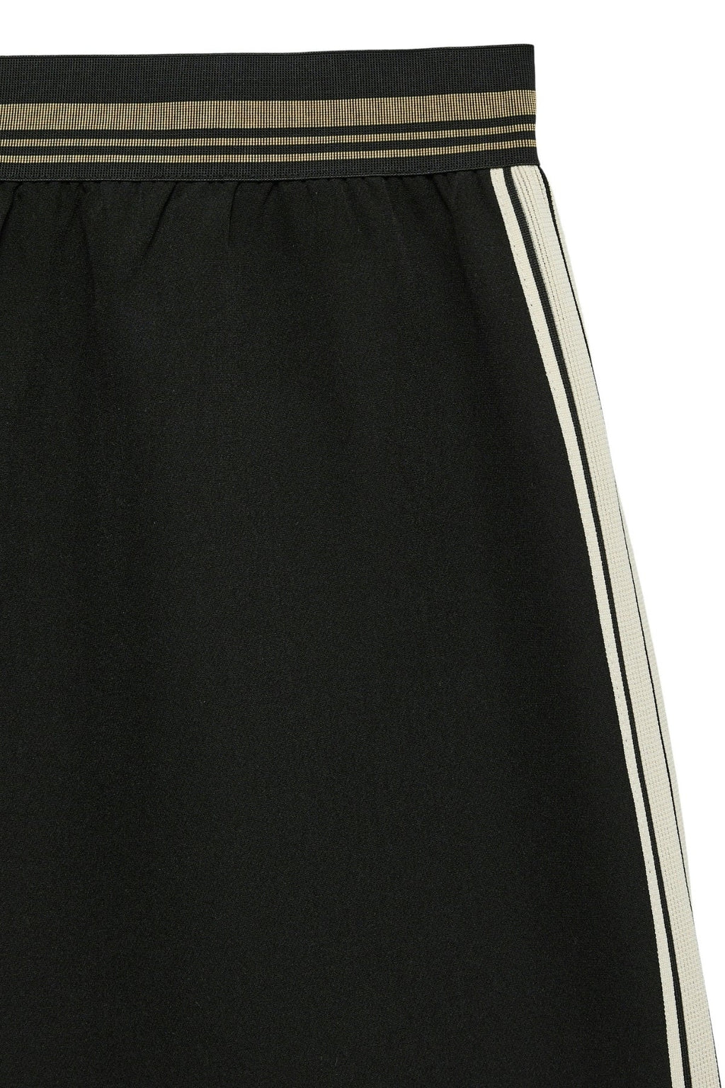 Somya Pant - Sort