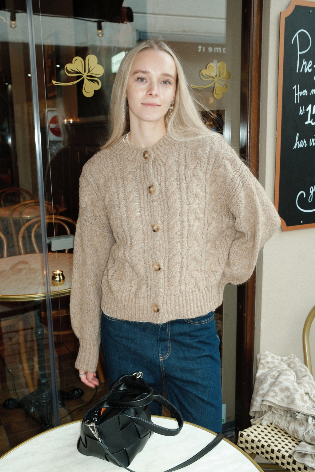 Botton Knit - Beige