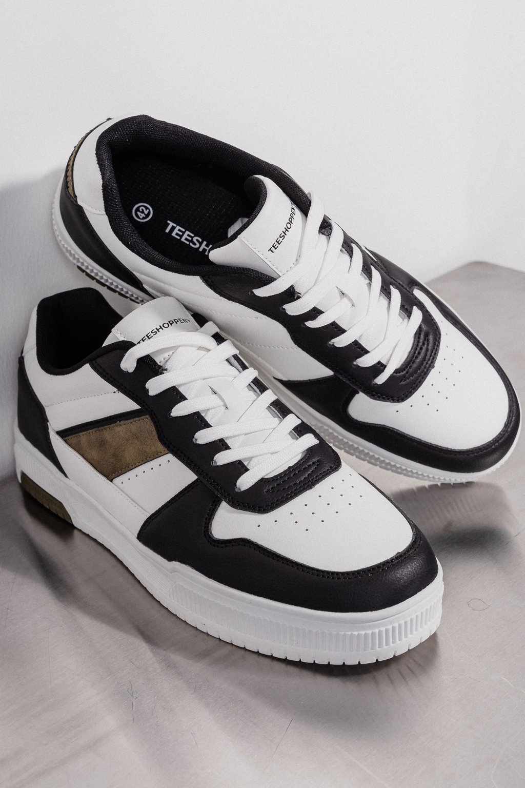 Classic Sneaker - Hvid/Sort/Khaki