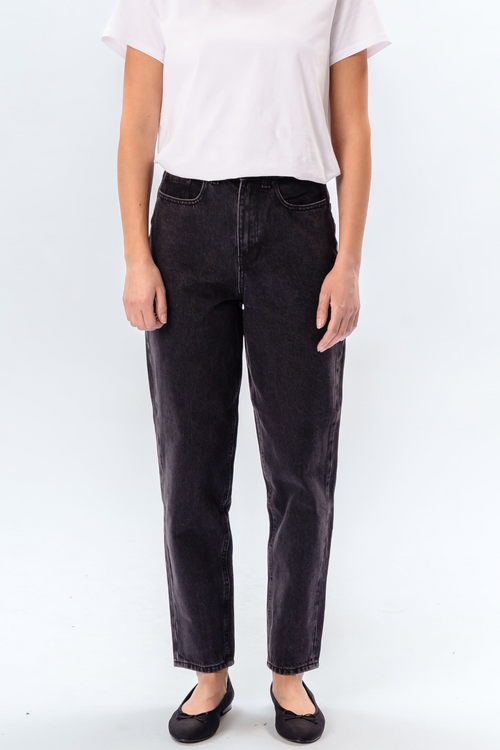 De Originale Performance Mom Jeans - Washed Black Denim