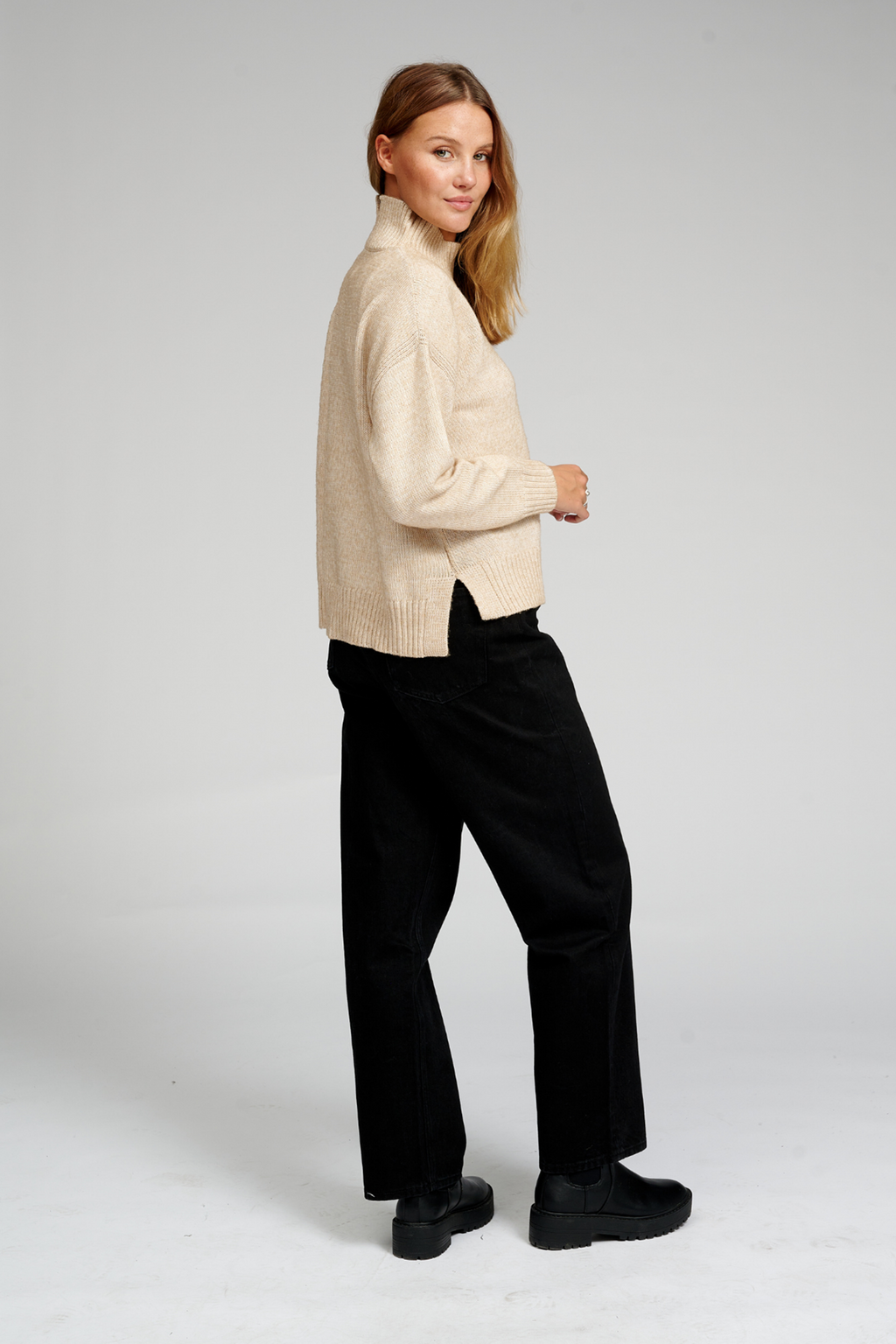 Oversized Strikket Rullekravetrøje - Beige