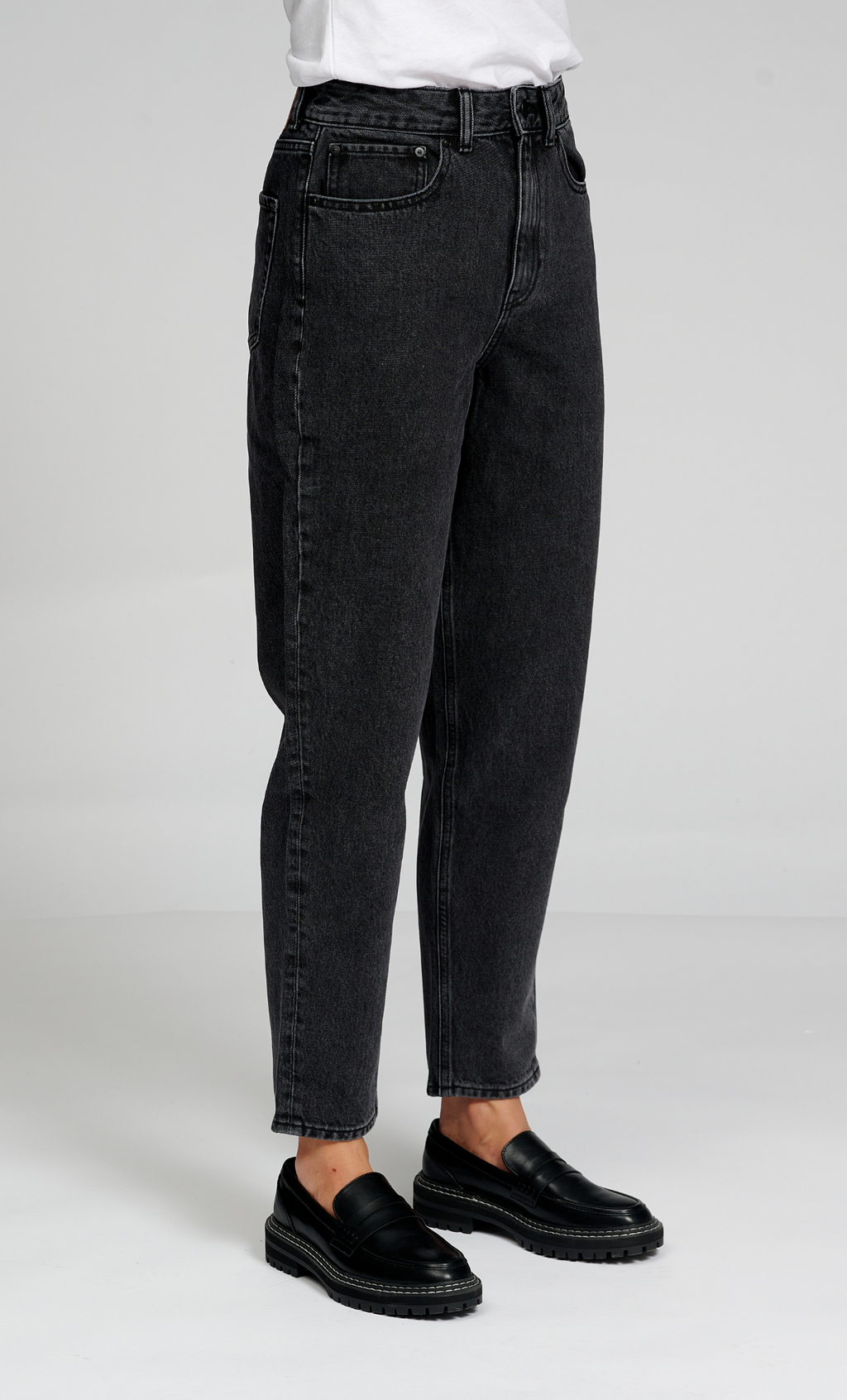 De Originale Performance Mom Jeans - Washed Black Denim