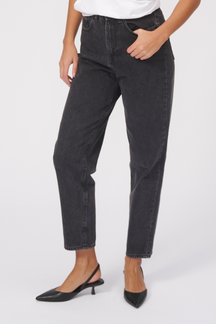 De Originale Performance Mom Jeans - Washed Black Denim